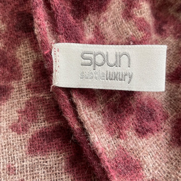 •Subtle Luxury Gemma Handmade Printed Graphic Wool Oversized Scarf Wrap … - Picture 6 of 12